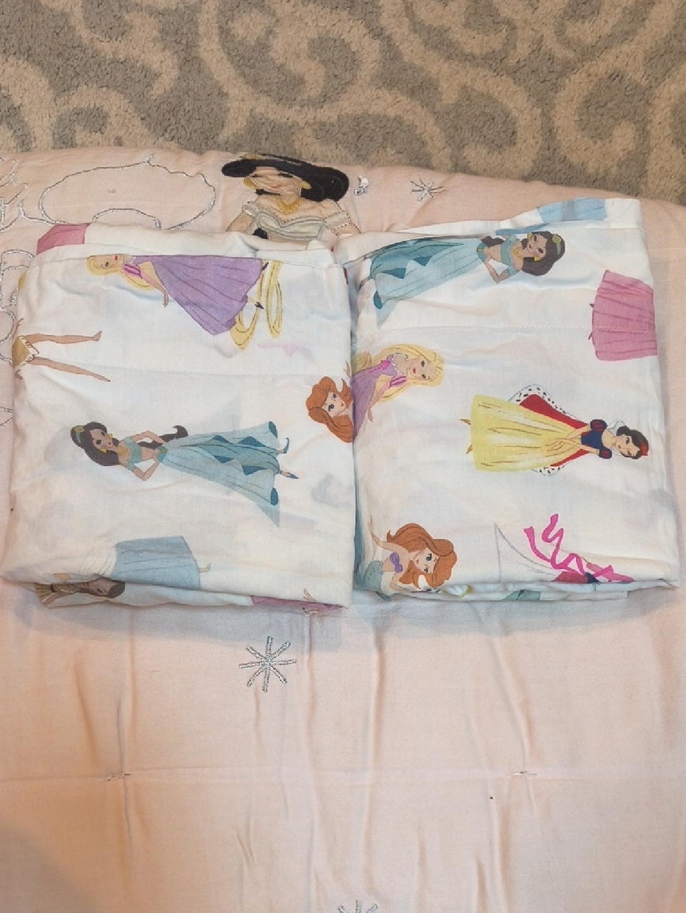 Pottery Barn Kids Full Size Princess Emboridered Comforter + 2 Pillowcases - Picture 9 of 9